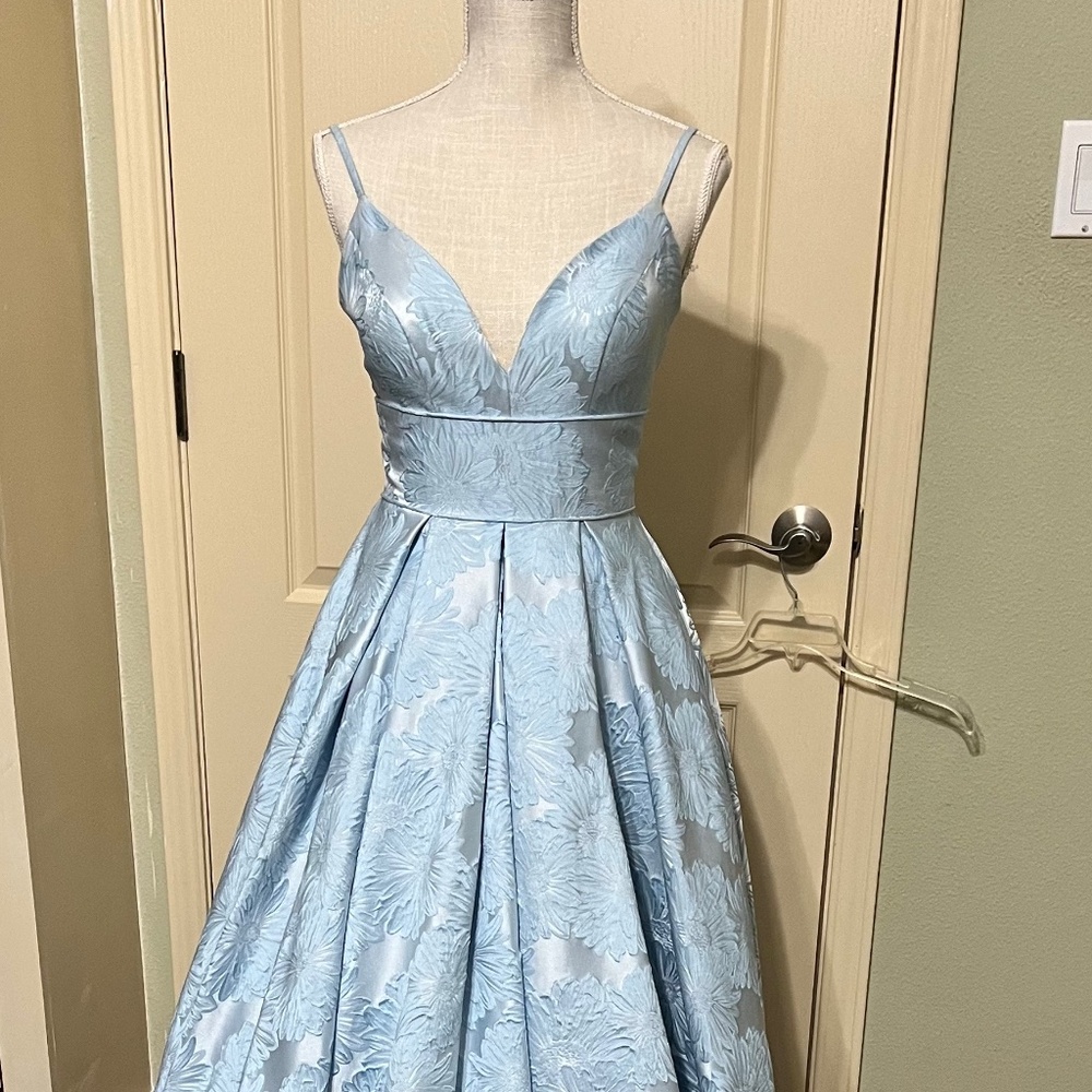 Homecoming Cinderella Divine Gown, size 4, baby blue Prom  Party  Formal